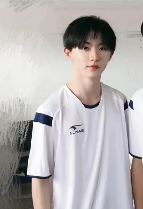 马嘉祺素颜近照