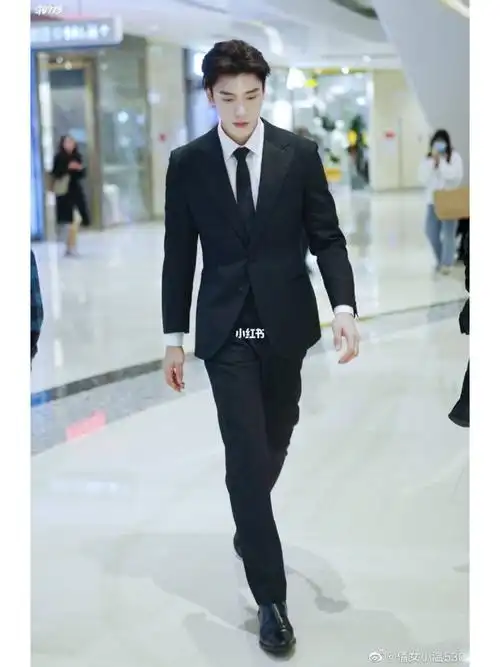 王子异正装大帅哥太正点了