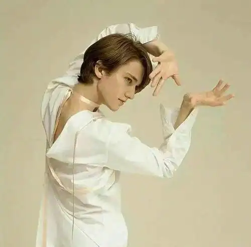 再来分享一波julian mackay的照片【多图注意】