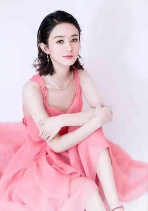 赵丽颖穿紫钻礼裙,颜值十几年一直未变,33岁像妙龄少女吗?