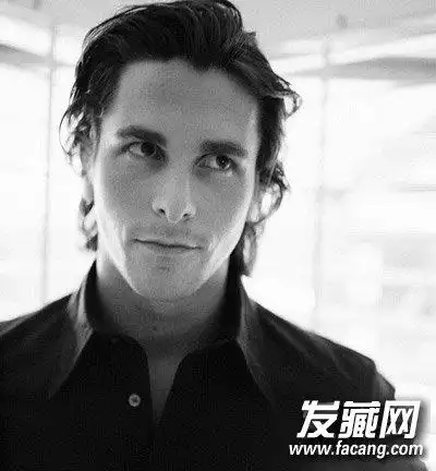 飞机头&西装头 4款最让女生心动的男士发型(2)导读:成熟性感的 中长发