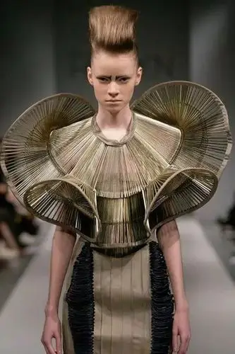 今日分享设计手法线在服装设计中的具体运用