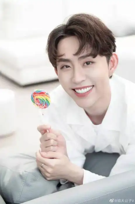 电商主播的多重身份,瑜大公子跨圈尝试玩上瘾了?