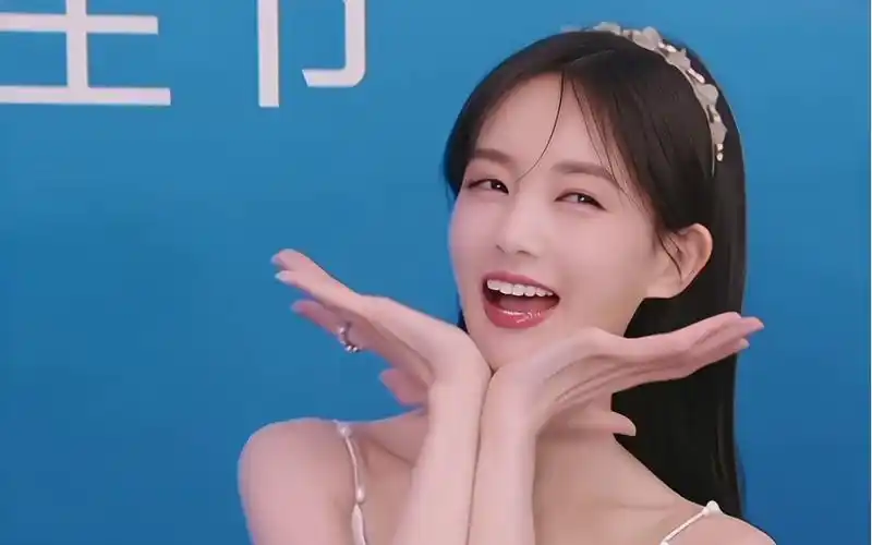 【李一桐】来自小雪的笑眼攻击