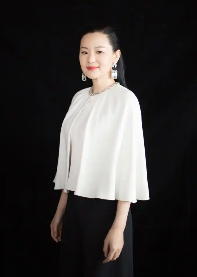 咏梅受李少红委托开幕致辞 解读奖杯深意本届盛典,演员咏梅受中国电影