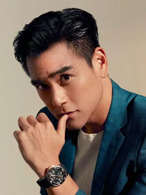 彭于晏重回颜值巅峰网友画展偶遇穿着低调身高180十分抢眼