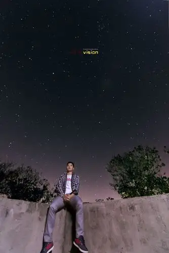 星空一直是我喜欢的东西,坐在星空下静静的发呆,一个人