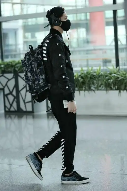 求一张吴亦凡全身照越帅越好的