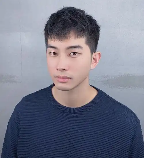 "寸头"再帅也不要乱剪,2021男生流行6款发型,尽显潮男范