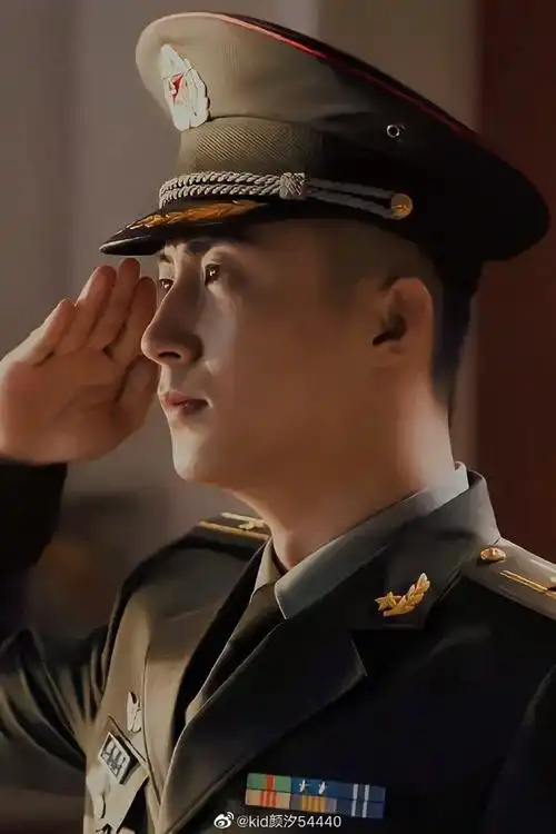 黄景瑜亲爱的戎装# hjy#黄景瑜妮维雅男士. 来自kid颜汐54440 - 尾