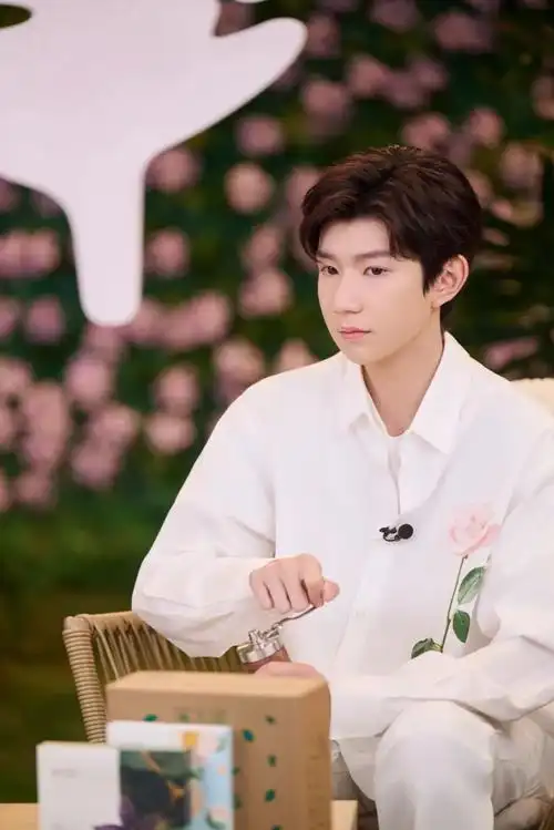 从"修护肌肤屏障"到"修护地球屏障",双11溪木源携手王源一起"种树"