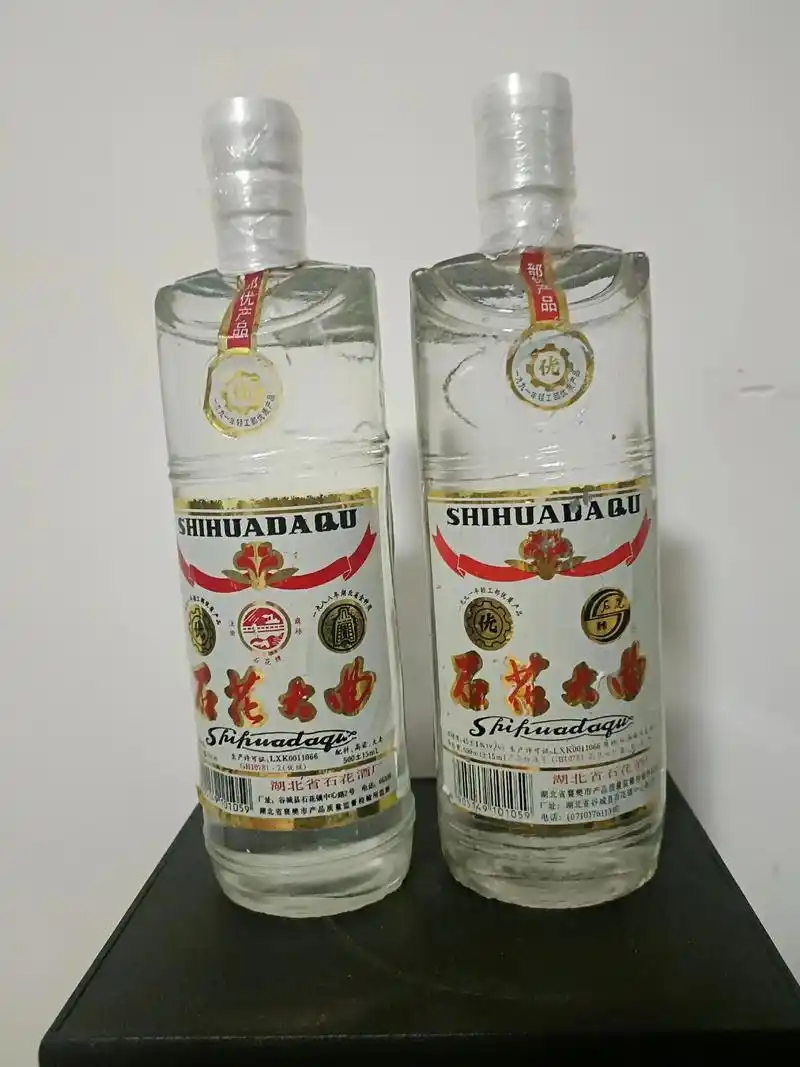 96年湖北名酒石花大曲酒线超满,酒花稠密.48度45度各一瓶 - 抖音