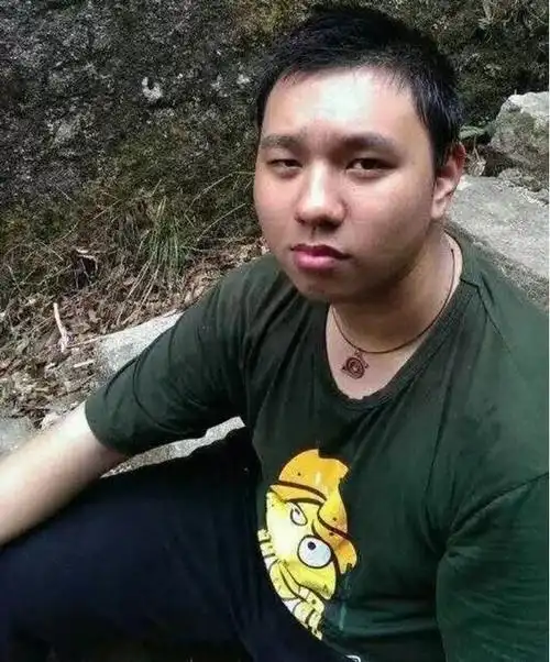 165cm的他,体重达到了176斤 在因为体重原因两次征兵失败后 为了2018