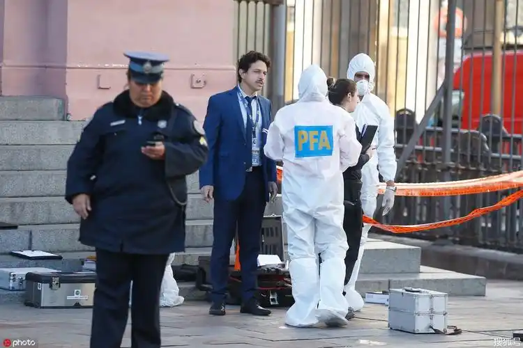 阿根廷总统府遭遇疑似炸弹威胁,阿根廷军方和联邦警察紧急出动,以确保