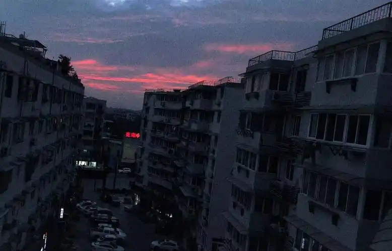 这氛围感绝了绝了,快叫你的小伙伴来当壁纸_壁纸_夕阳_落日_素材_壁纸