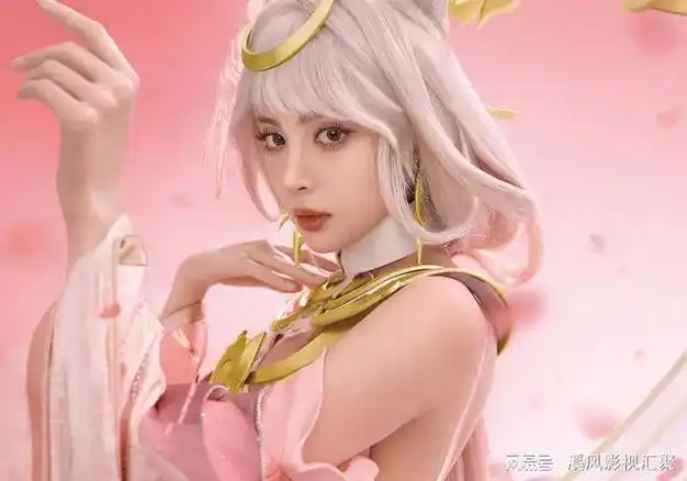 娜扎cos王者荣耀貂蝉,雪肌小脸加仙气白发,大长腿太撩人了!