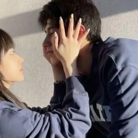 抖音超火的情侣头像2022的新款的真人