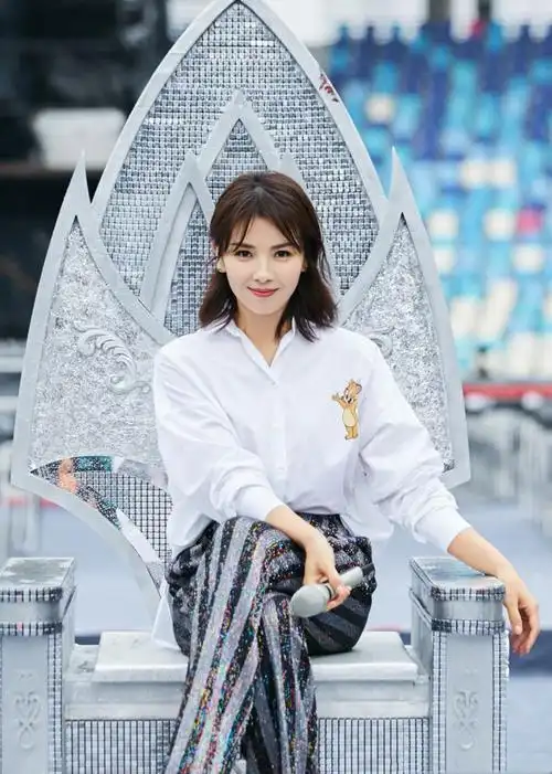 三十岁女人穿衣要有气质学刘涛基础穿搭精致时髦很有女人味