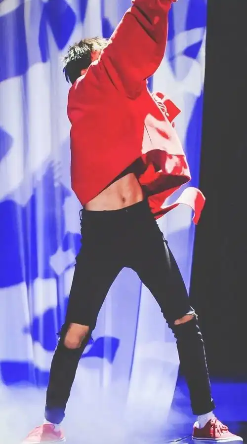 小鲜肉不能叫了宝宝有腹肌