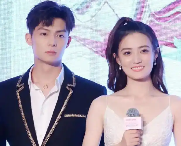 徐璐曝新恋情,与小鲜肉逛街被祝福,同是姐弟恋却跟