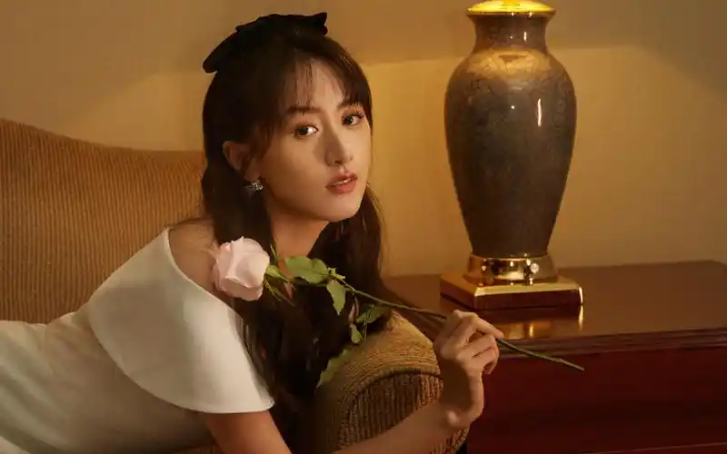 袁冰妍甜美优雅写真桌面壁纸