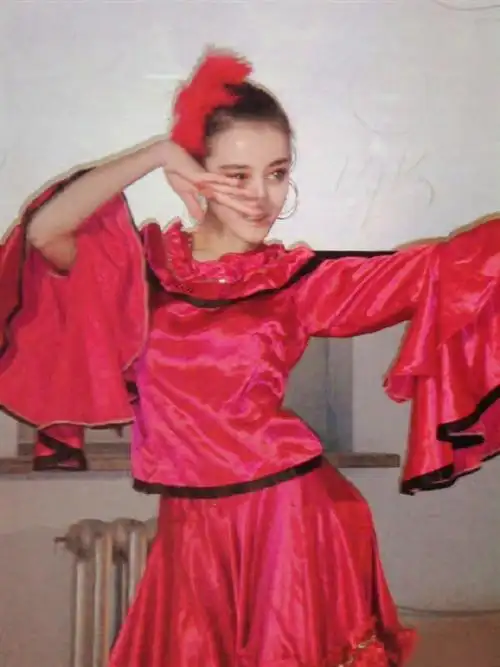 迪丽热巴红衣旧照