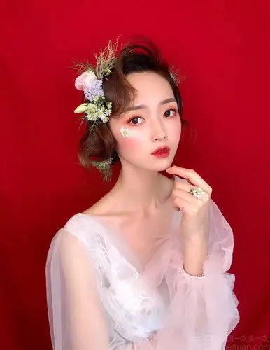 精致时尚新娘跟妆