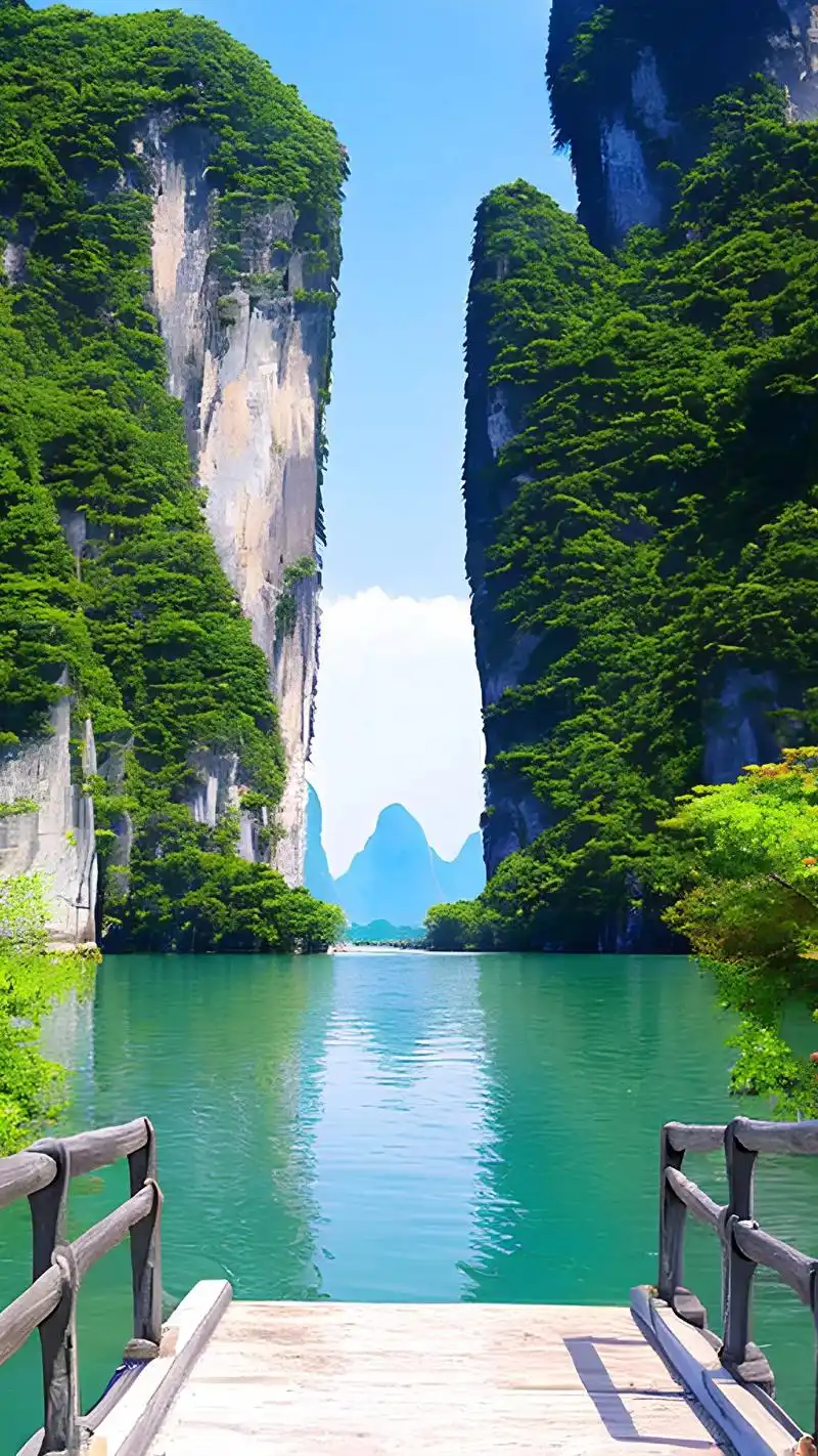 美景如画的桂林山水,耸立的山峰,红火的树叶,像身灵其境一样# - 抖音