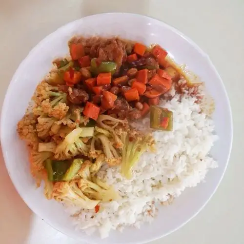 民小生点评:大米是一点点偏硬的不论是米饭还是菜给的分量