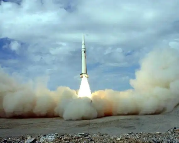 图文东风15导弹发射