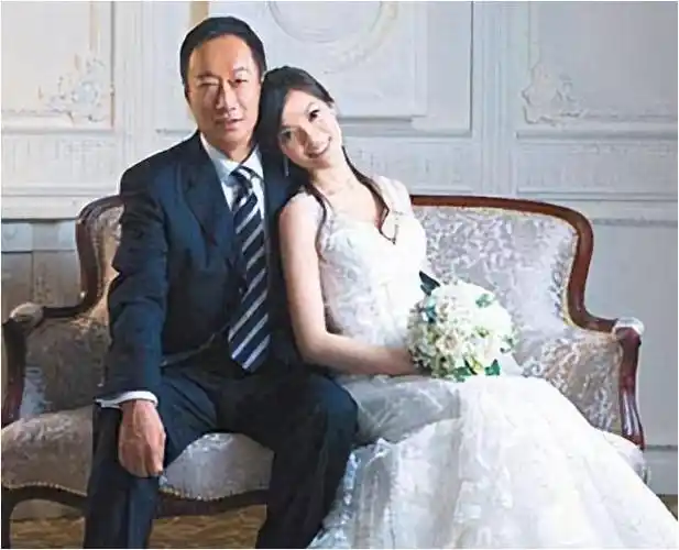 富士康老板娘曾馨莹嫁给郭台铭为七旬老公拼四胎