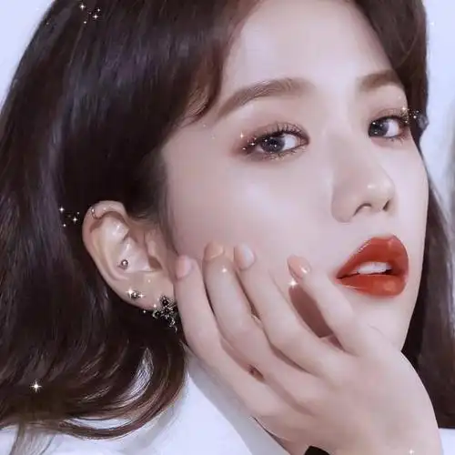 韩国女演员金智秀鼓励粉丝!她容貌美丽非常出众,让人一见倾心!