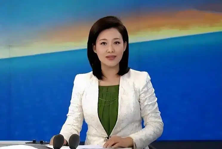 机缘巧合之下,郑丽得知黑龙江电视台在招聘主持人,她想着这是自己爱好