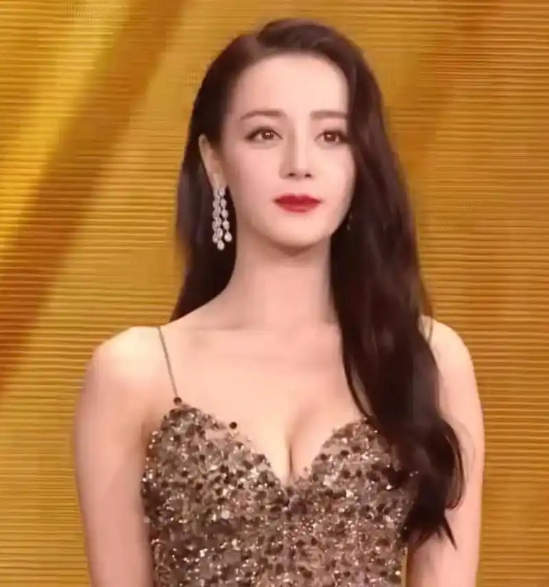 迪丽热巴的身材真是让人心动啊!