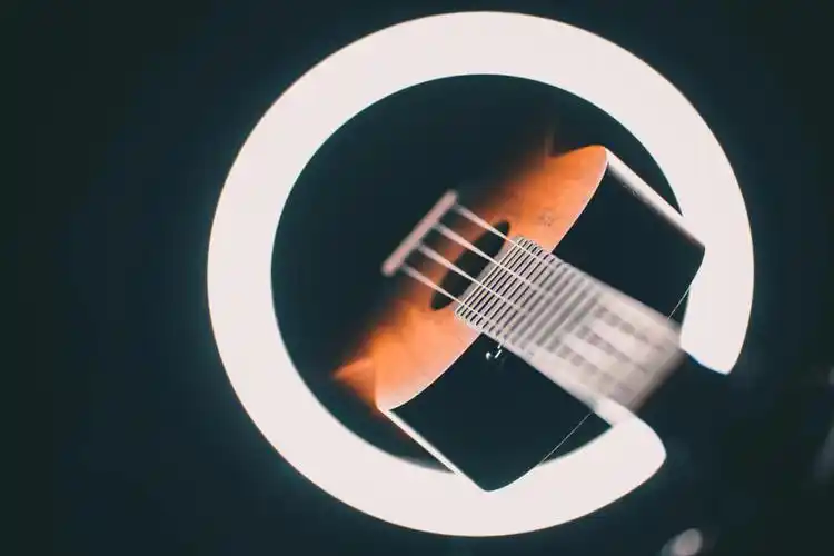 plog尤克里里的心弦为你所拨动