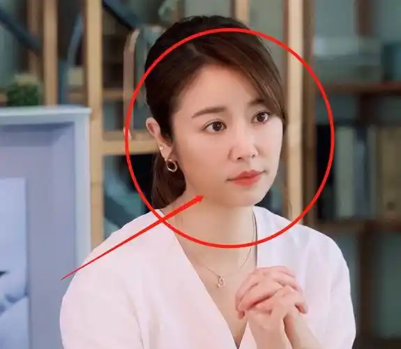 林心如晒素颜照引关注,怼脸自拍超任性,45岁皮肤状态却让人看愣_女