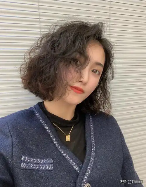 披肩发烫发发型图片(女人过了30岁) - 赤虎壹号