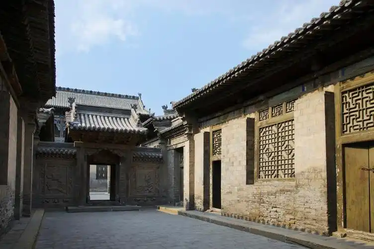 从宗祠后门进入花园,穿过花园,开始从最里面向外一个一个院子欣赏