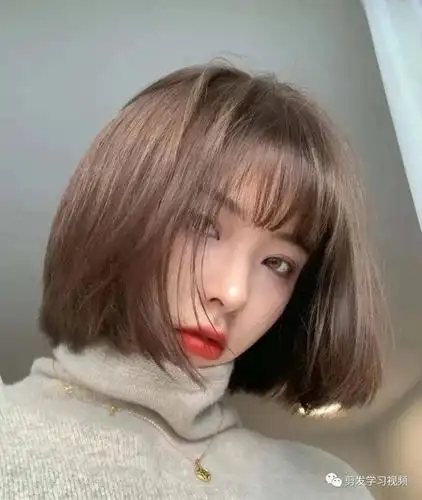 2021年流行免打理减龄短发