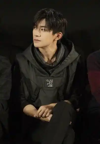 原创原创3年3部电影个人总票房突破50亿易烊千玺会成为票房百亿俱乐部