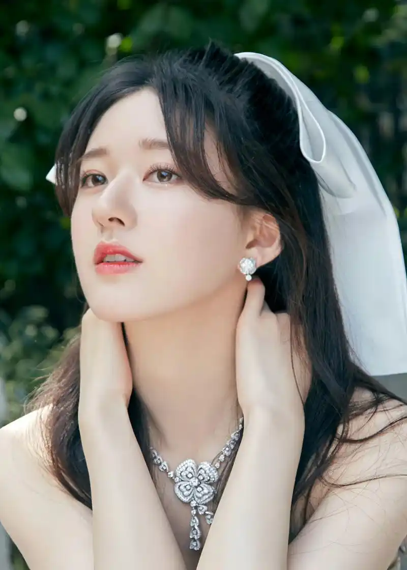 赵露思 一袭白色婚纱礼服 [太阳]甜美可爱 灵动俏皮 宛如人间小天使