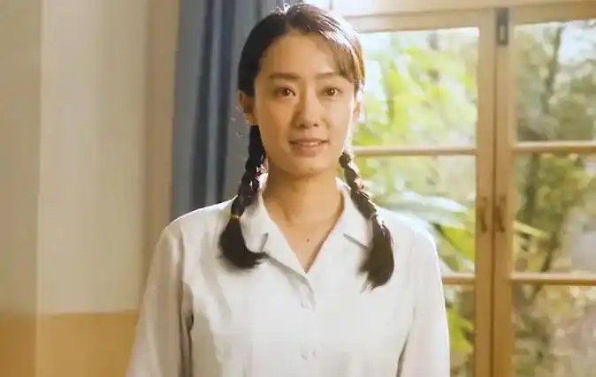 张小斐罕晒素颜健身照(背心运动短裤的张小斐更显身材一双玉腿又白又