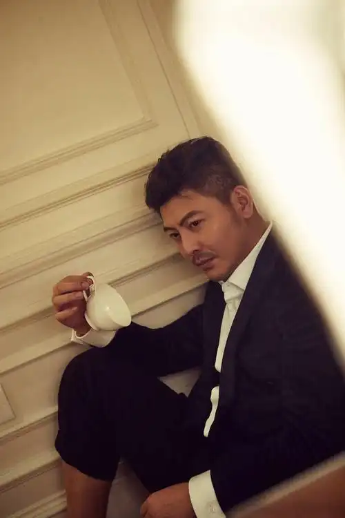 吴其江写真曝光 看"农村青年刘大海"秒变帅气痞大叔