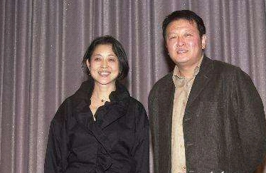 62岁杨亚洲近照,才华不输陈凯歌,拍戏也要带着妻子倪萍