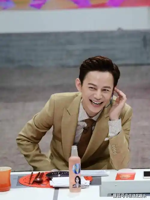 湖南一夜,《歌手》"挨打之年"细数"三宗罪",还好有这个亮点_何炅_节目