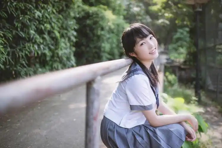 清纯校服小学妹夏末微凉出游私房照写真图片下载