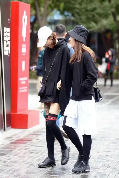 细跟高跟鞋应该配什么颜色的袜子