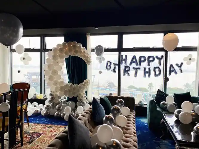 包厢生日布置