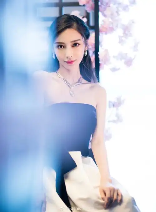 angelababy丝绒礼服#angelababy 身穿monique lhuillier深蓝色丝绒