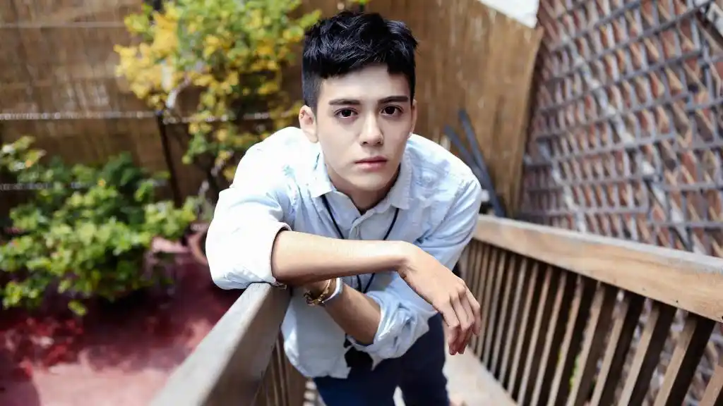 帅气时尚的曾舜晞,高清壁纸图片,大陆明星-回车桌面